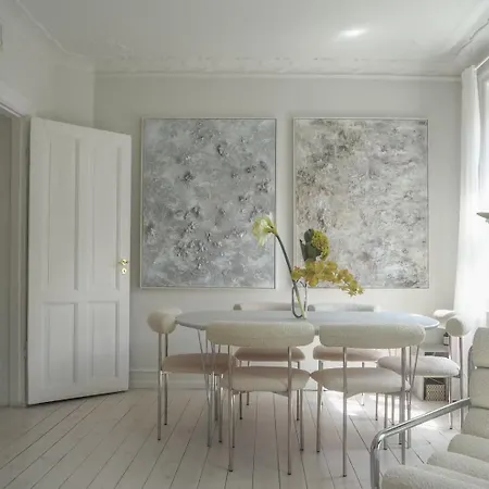 Artsy & Bright - Scandinavian Apartment Copenhagen