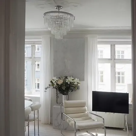 Artsy & Bright - Scandinavian